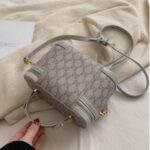 Sac-a-main-avec-bandouliere-3